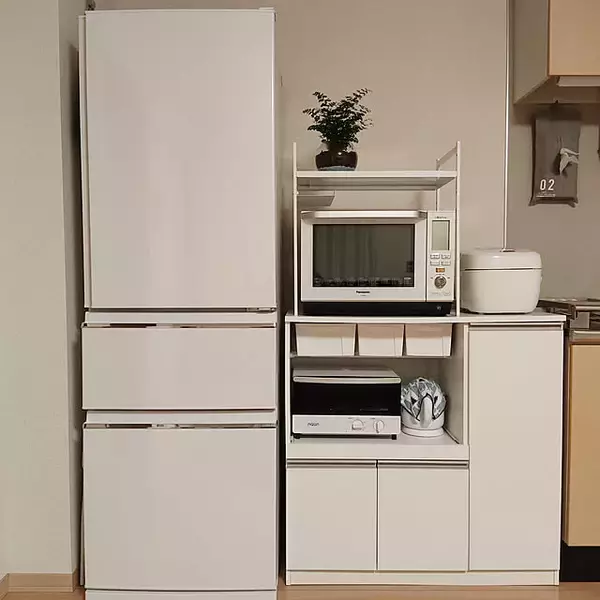 「炊飯器や電子レンジの置き場所を解決！キッチンを快適にするベストな置き方」の画像