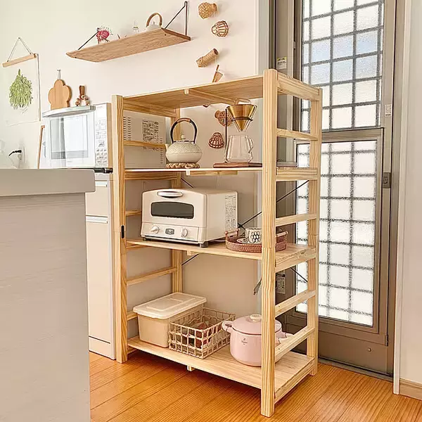 「「光をまとう、開放的な佇まい。すっきりと整えながら、自分らしさも楽しむ白いキッチン」 by koko_hikaさん」の画像