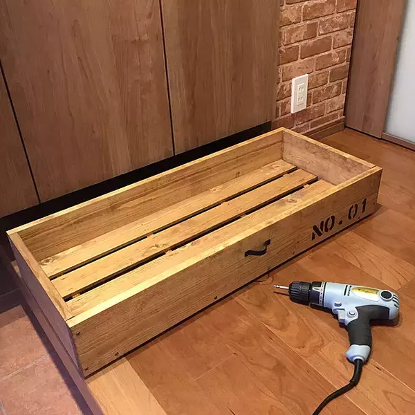 「その隙間もったいない！少しの隙間も便利に使えるDIYのアイデアをご紹介」の画像