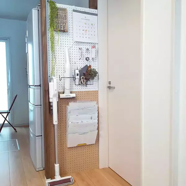 「その隙間もったいない！少しの隙間も便利に使えるDIYのアイデアをご紹介」の画像