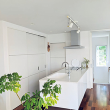 キッチンのきれいを保ちやすい、物を置かずにすっきり暮らすコツ