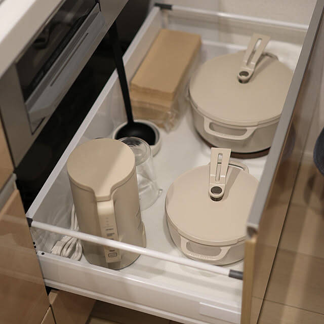 キッチンのきれいを保ちやすい、物を置かずにすっきり暮らすコツ