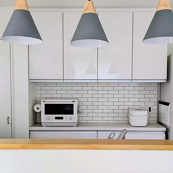 「キッチンのきれいを保ちやすい、物を置かずにすっきり暮らすコツ」の画像