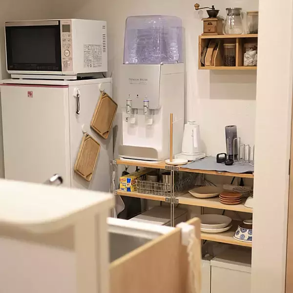 「キッチンのきれいを保ちやすい、物を置かずにすっきり暮らすコツ」の画像