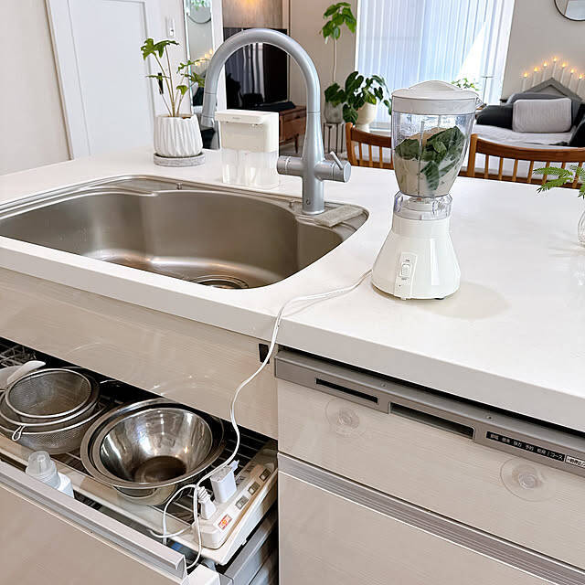 キッチンのきれいを保ちやすい、物を置かずにすっきり暮らすコツ