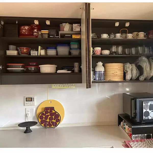 「キッチンのきれいを保ちやすい、物を置かずにすっきり暮らすコツ」の画像