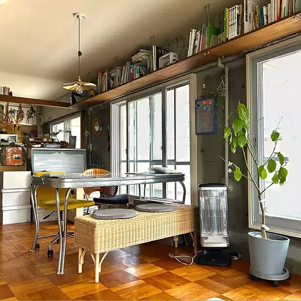 「狭いお部屋も広く見せる♪収納付き家具で叶えるすっきりした暮らし」の画像