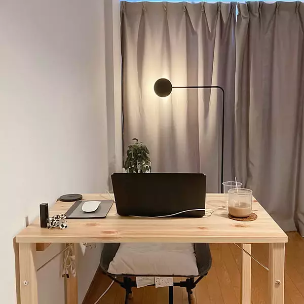 「インテリアに明るくナチュラルなテイストを♪無印良品のパイン材テーブル＆デスクをチェック」の画像