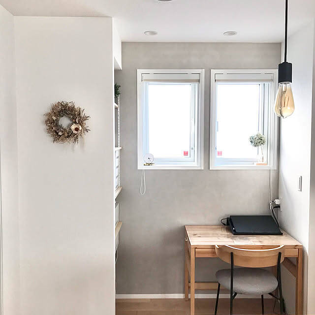 インテリアに明るくナチュラルなテイストを♪無印良品のパイン材テーブル＆デスクをチェック