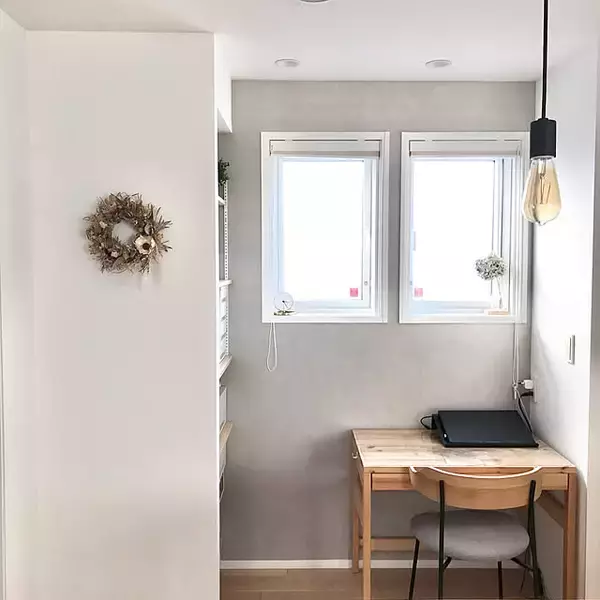 「インテリアに明るくナチュラルなテイストを♪無印良品のパイン材テーブル＆デスクをチェック」の画像