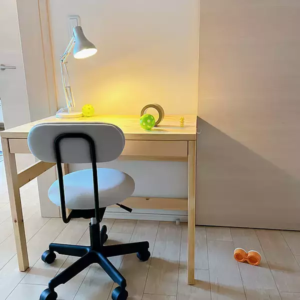 「インテリアに明るくナチュラルなテイストを♪無印良品のパイン材テーブル＆デスクをチェック」の画像