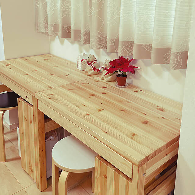 インテリアに明るくナチュラルなテイストを♪無印良品のパイン材テーブル＆デスクをチェック