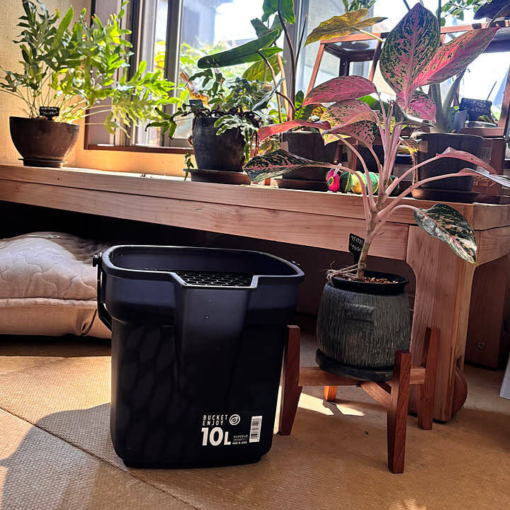 「10Lたっぷり水遣り！大和プラスチックのバケツエンジョイ10型 」by greycats さん