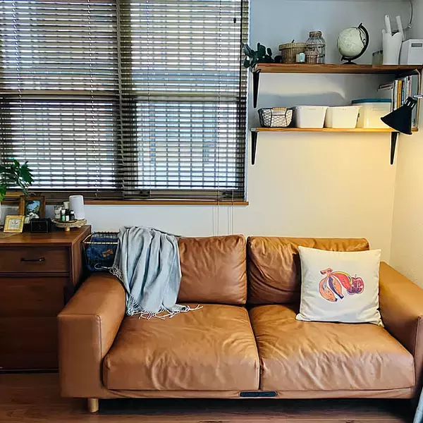 「気分で模様替え♪お部屋づくりを楽しめるダイソーのクッションカバー」の画像