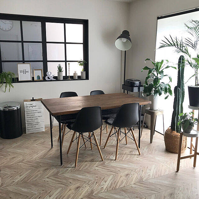 部屋が一気に見違える！憧れのヘリンボーン柄のある暮らし