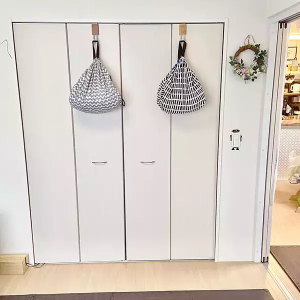 「床が片付いていると気持ちもすっきり！床置きしないための工夫10選」の画像