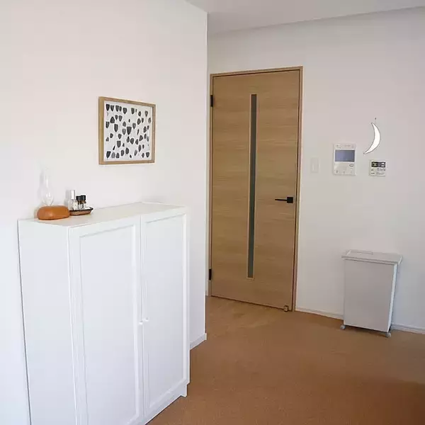 「カラーや素材感で印象が変わる♪IKEAのキャビネットがある暮らしの実例6選」の画像