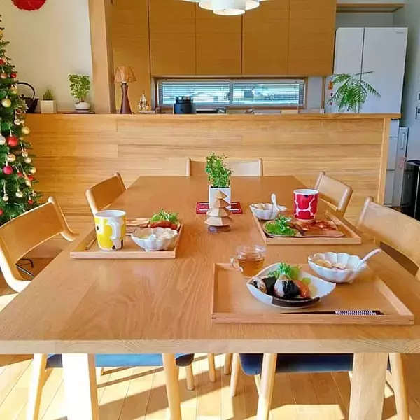 「暮らしにやさしくなじむ♪無印良品の木製トレーで叶える、整った食卓とキッチン」の画像