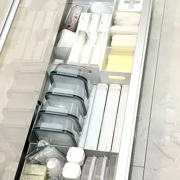 「清掃性と収納力を高めて家事ストレスを減らす！シンク周りを使いやすくするアイデア10選」の画像