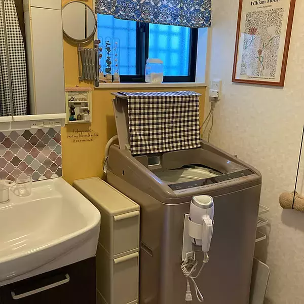「使いやすく片付けやすい♪身支度がもっと快適になるドライヤー収納のアイデア」の画像