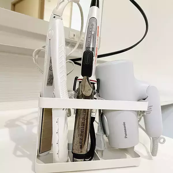 「使いやすく片付けやすい♪身支度がもっと快適になるドライヤー収納のアイデア」の画像