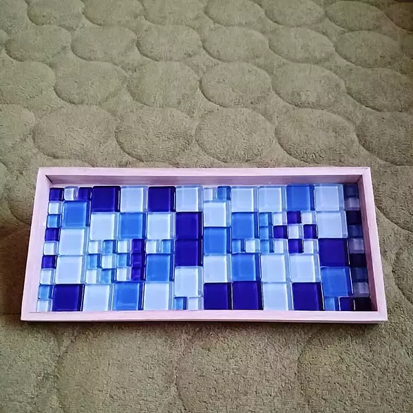 美しい輝きをインテリアに♪ダイソーのガラスタイルを使ったリメイク&DIY