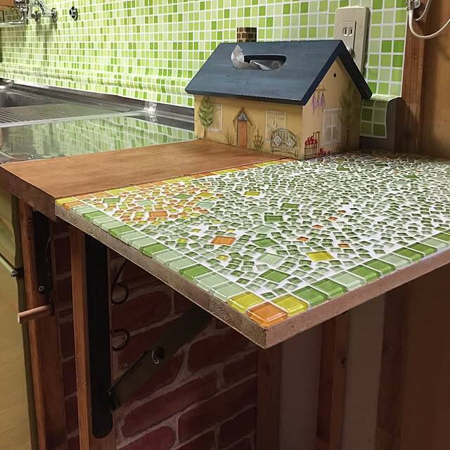 美しい輝きをインテリアに♪ダイソーのガラスタイルを使ったリメイク&DIY