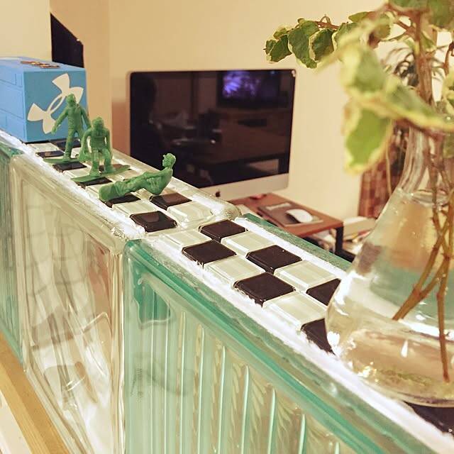 美しい輝きをインテリアに♪ダイソーのガラスタイルを使ったリメイク&DIY