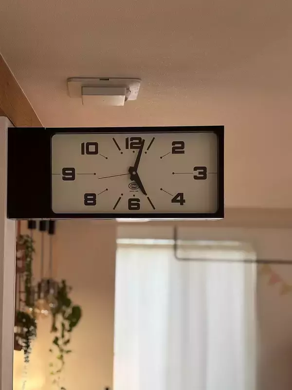 「「コンパクトに暮らしに馴染む、長方形の両面時計」 by suzumaruさん」の画像