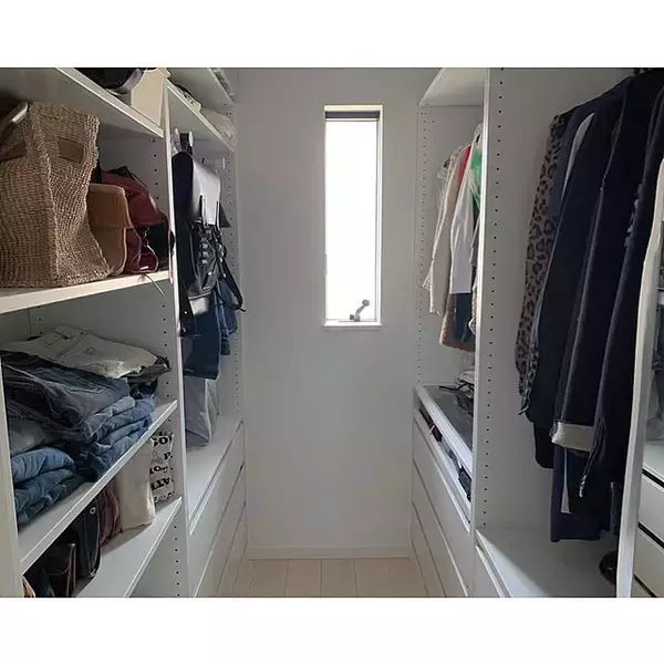 「見た目も使いやすさも整う理想の空間に！IKEAの収納アイテムで自分らしいクローゼットを作りませんか」の画像