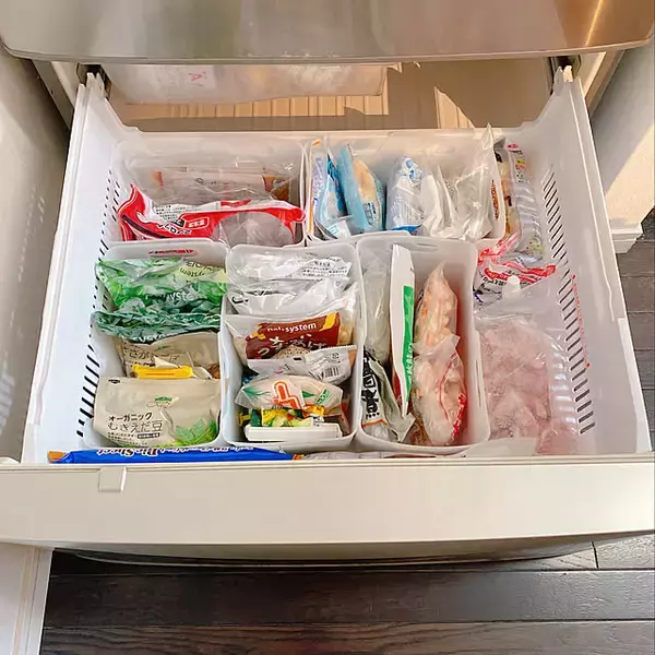 「ほしい食材がパッと見つかる！ラクチンだから続けやすい、冷蔵庫の中の収納の工夫」の画像