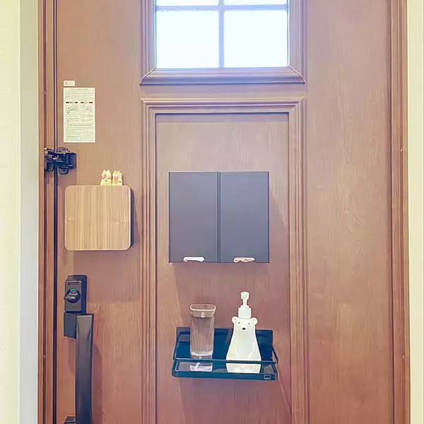 「貼るだけで簡単収納！マグネットアイテムを使って便利になった収納の実例」の画像