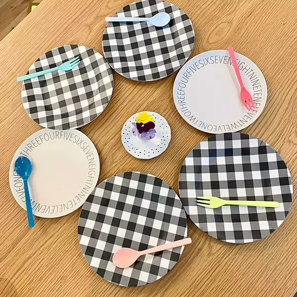 「プチプラでバリエーションが豊富♡テーブルを彩るダイソーの食器カタログ」の画像