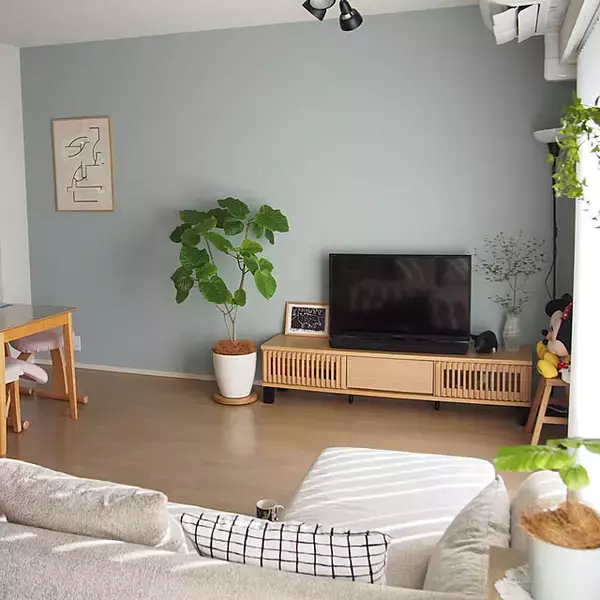 「壁紙で個性をプラス！コーディネートの幅を広げてくれるアクセントクロスのあるお部屋」の画像