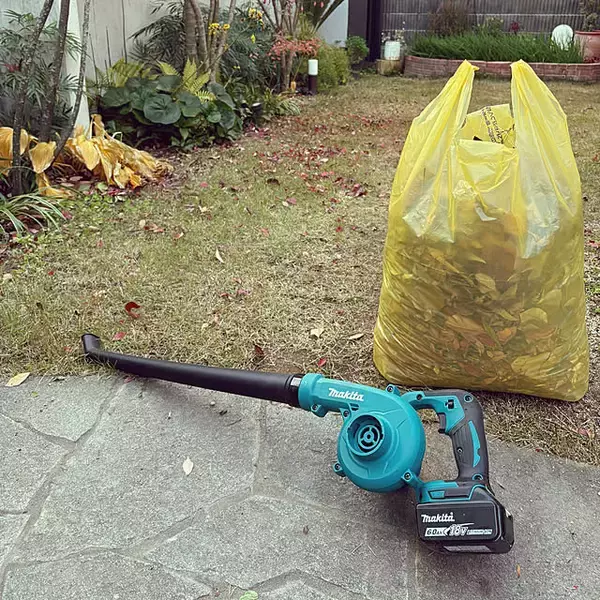 「2つのステップで憧れのスペースを実現♡庭がスッキリする掃除方法」の画像