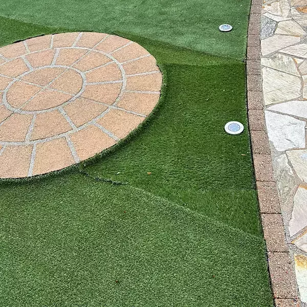 「2つのステップで憧れのスペースを実現♡庭がスッキリする掃除方法」の画像