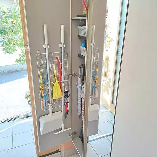 「靴も玄関周りのアイテムもすっきり整う！スペースを最大限に活用した靴箱収納のアイデア6選」の画像
