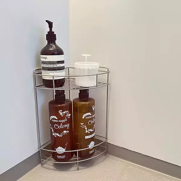 「水まわりや玄関、リビングでも！部屋の「角」を上手に活用できるニトリのコーナーラック」の画像