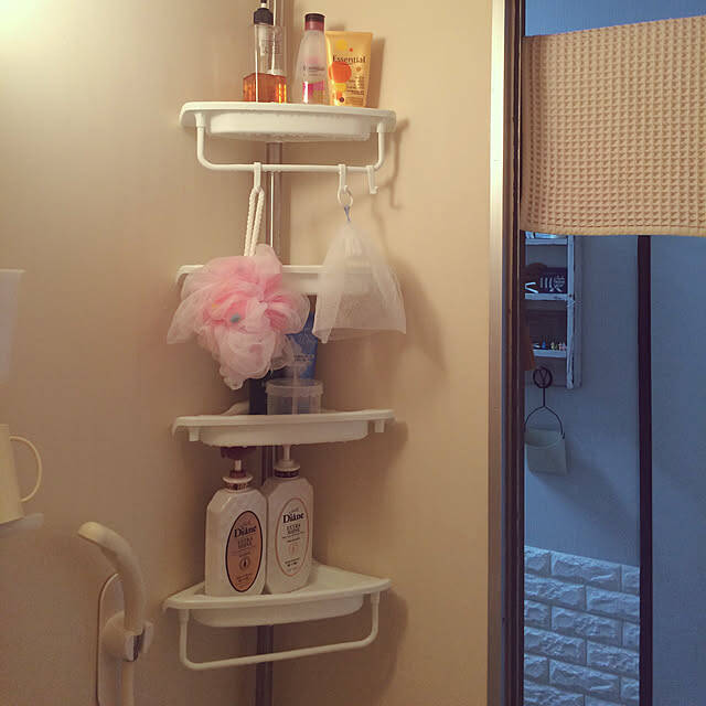 水まわりや玄関、リビングでも！部屋の「角」を上手に活用できるニトリのコーナーラック