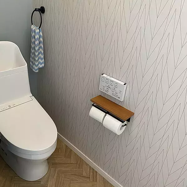 「トイレをより好みの空間にできる！トイレットペーパーホルダーの実例6選」の画像