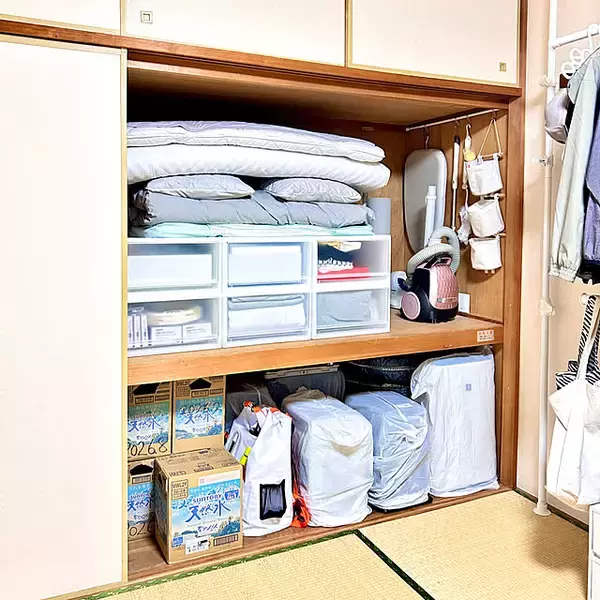「布団の収納にお悩みの方必見！かさばらずにすっきりおさまる布団収納のアイデア10選」の画像