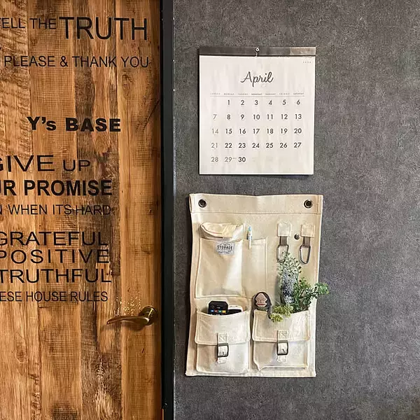 「省スペースに小物の収納場所を増やせる！ウォールポケットの活用法」の画像