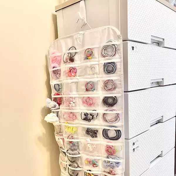 「省スペースに小物の収納場所を増やせる！ウォールポケットの活用法」の画像