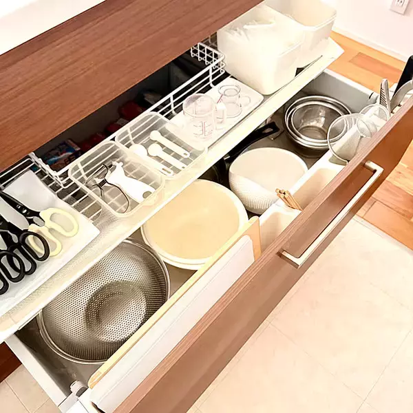 「暮らしに合わせたアイデアで使い勝手のいいスペースに♪オススメしたいキッチン収納の工夫」の画像