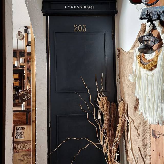 お部屋の印象がガラリと変わる！きっとチャレンジしてみたくなるドアリメイクアイデア