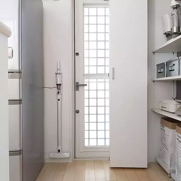 「思い立ったらすぐ掃除できる！デザインと機能を兼ね備えたコードレス掃除機」の画像