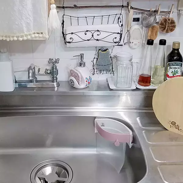 「ヌメリやニオイの防止にもなる！キッチンの三角コーナー代用品アイデア」の画像