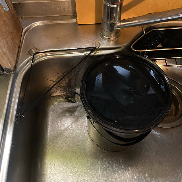 ヌメリやニオイの防止にもなる！キッチンの三角コーナー代用品アイデア