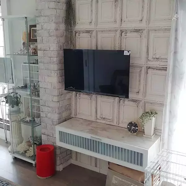 「原状回復OKで壁面に収納できる♪スタンドバーを活用したDIYのアイデア」の画像