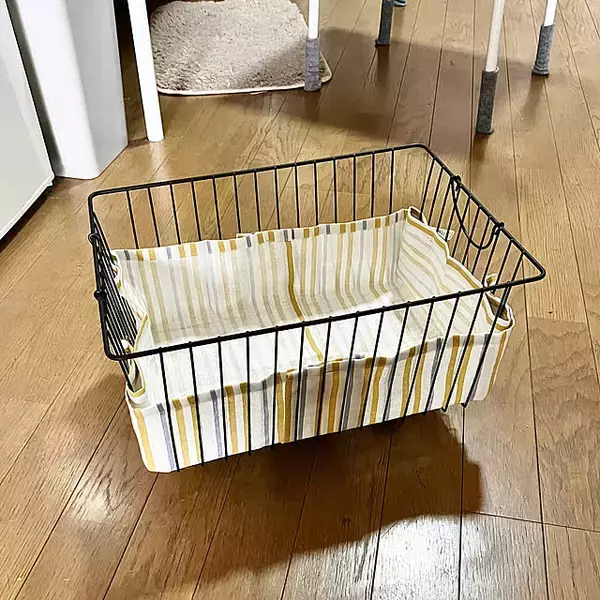 「動かしにくい収納を快適に♪ダイソーのキャスター活用術」の画像